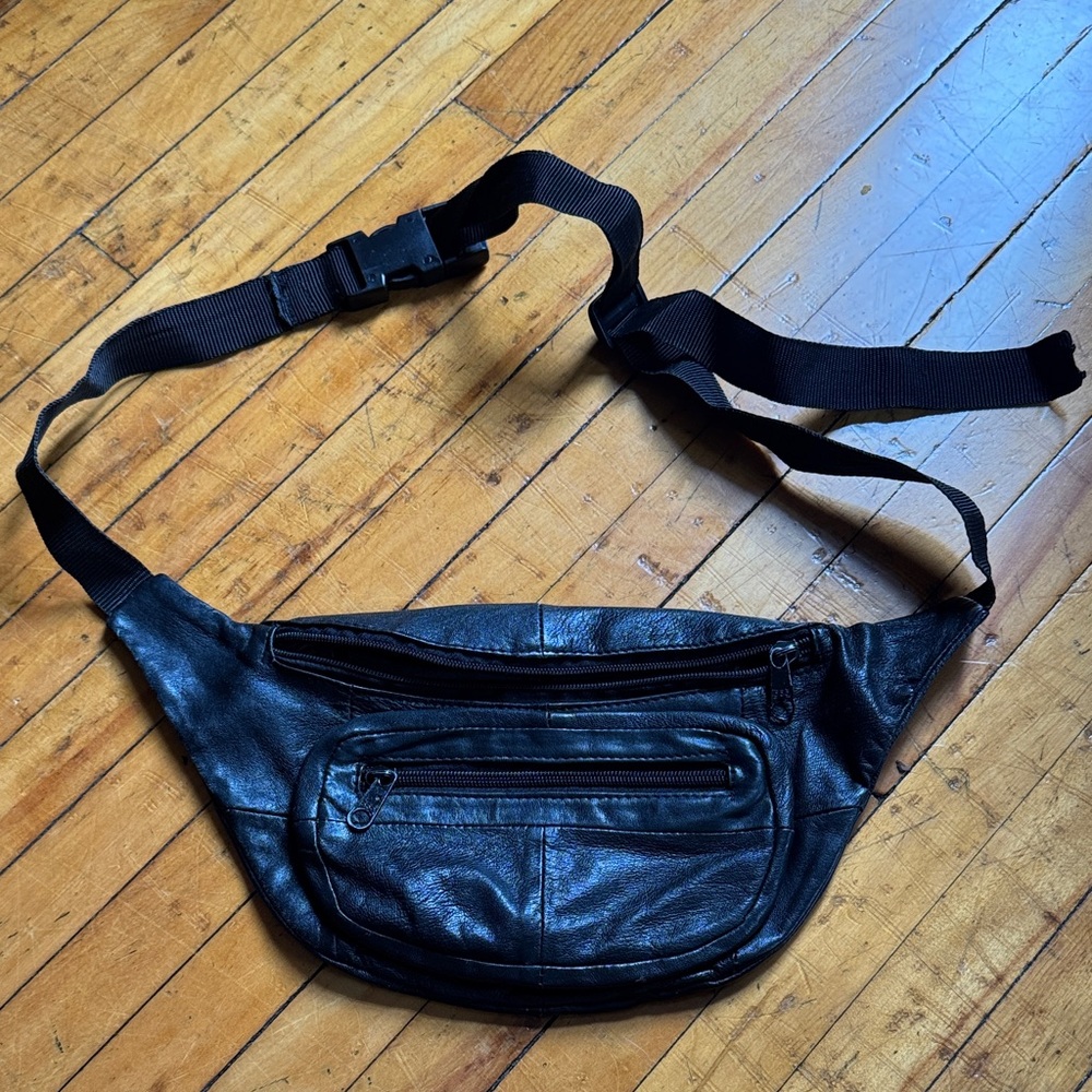 Black Vintage Leather Waist Bag / Fanny Pack / Belt Bag / Cross Body